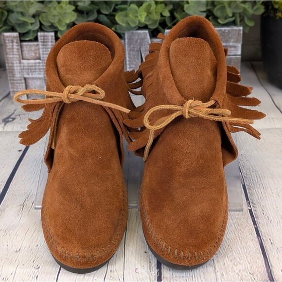 Minnetonka Classic Fringe Hardsole Boot Moccasins - Picture 2 of 8